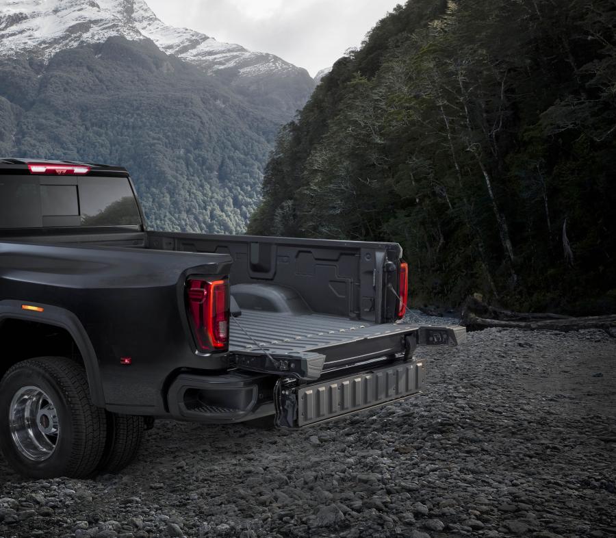 Багажник GMC Sierra 3500 HD Denali Crew Cab 2019 года  (фото 5 из 12)